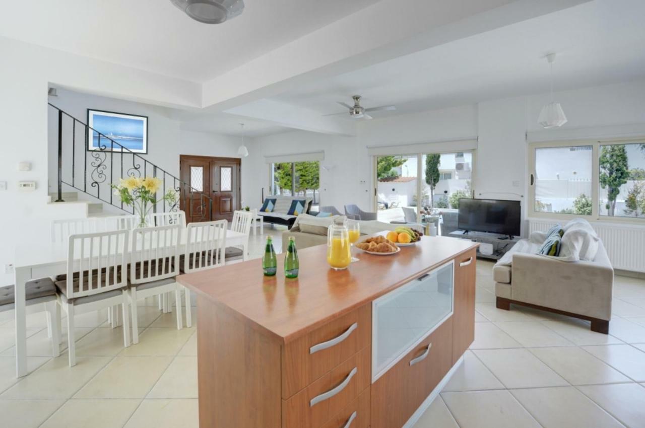 Blue Sea Villa โปรทาราส ภายนอก รูปภาพ