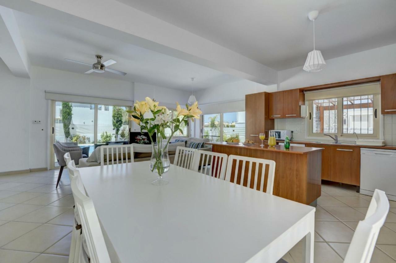 Blue Sea Villa โปรทาราส ภายนอก รูปภาพ