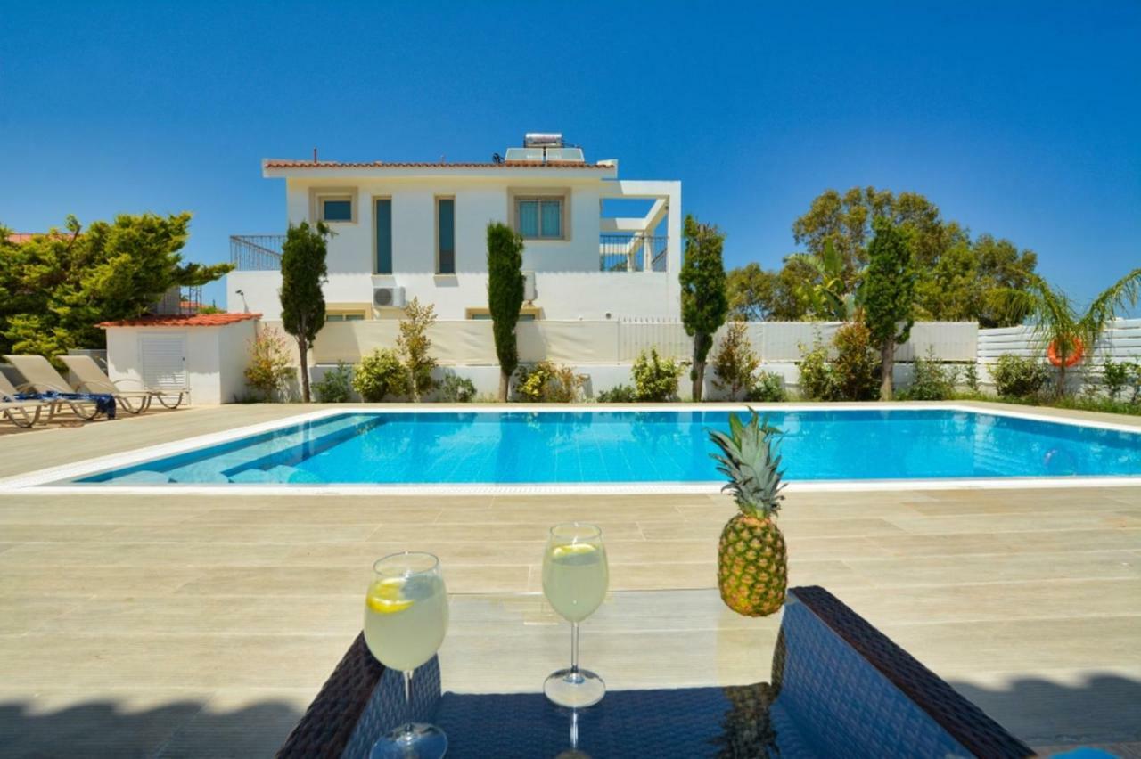 Blue Sea Villa โปรทาราส ภายนอก รูปภาพ